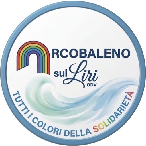 Logo di Arcobaleno sul Liri Odv: un arcobaleno che forma la lettera A, un’onda azzurra che richiama il fiume Liri e il motto Tutti i colori della solidarietà